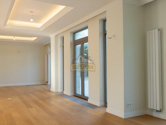 Zekeriyaköy Ormanada Satılık 6+1 Villa