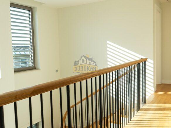 Zekeriyaköy Ormanada Satılık 6+1 Villa