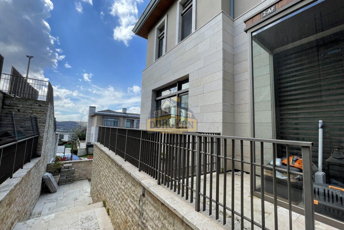 Zekeriyaköy Satılık 6+1 Lüks Villa