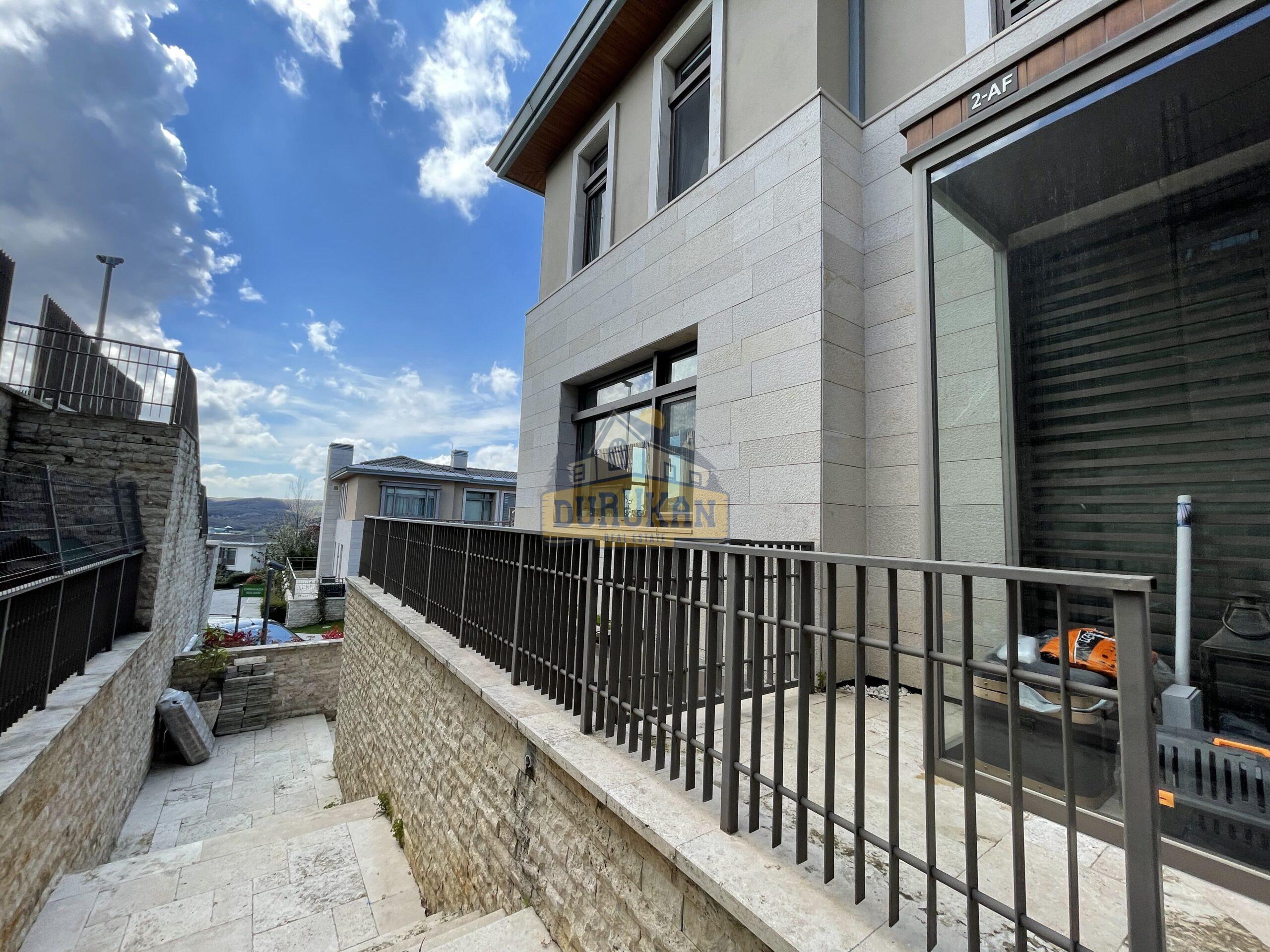 Zekeriyaköy Satılık 6+1 Lüks Villa