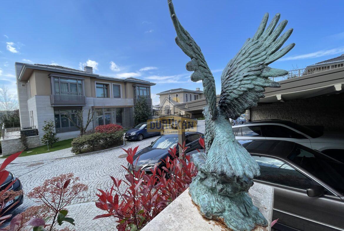 Zekeriyaköy Satılık 6+1 Lüks Villa
