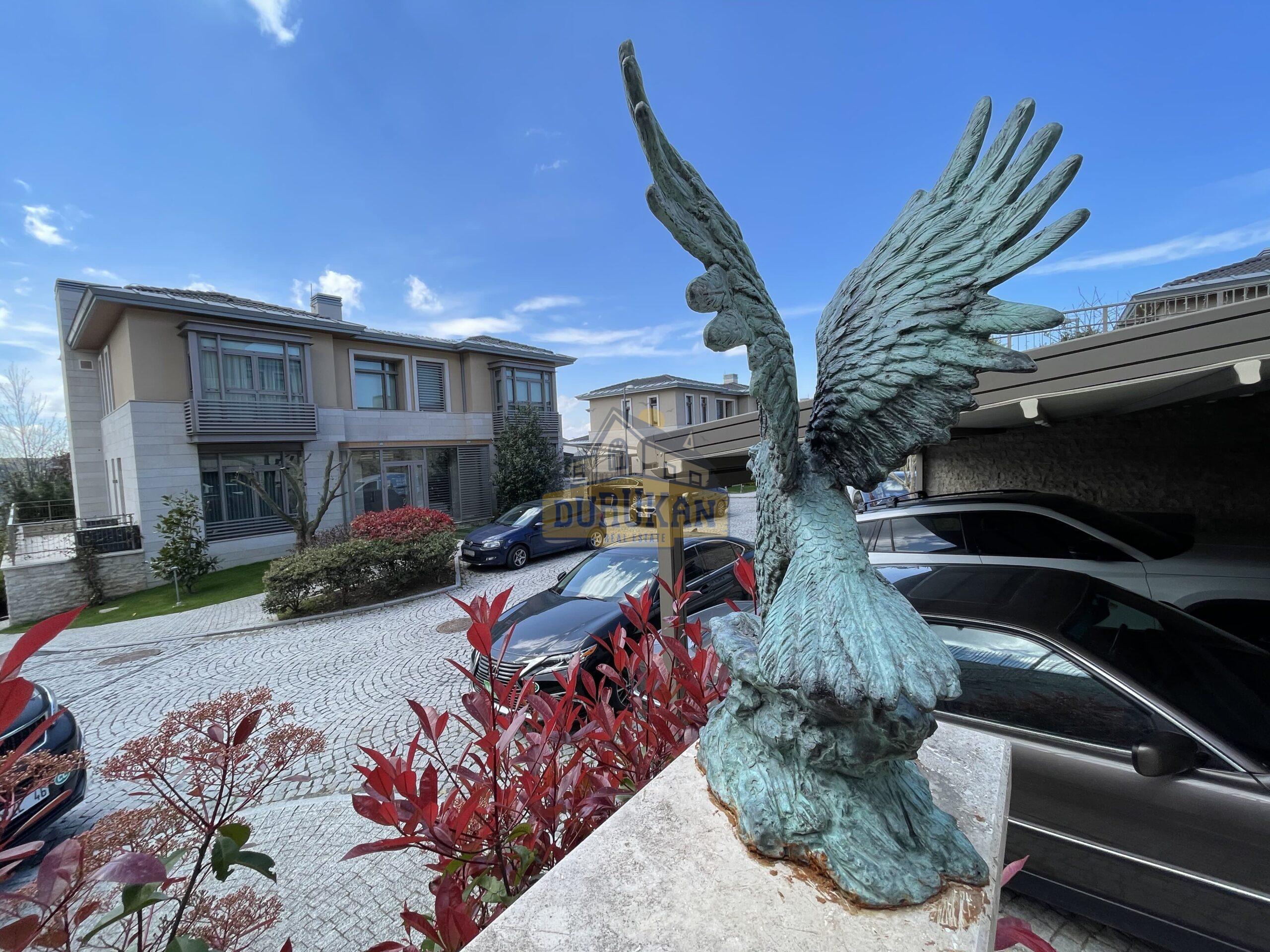 Zekeriyaköy Satılık 6+1 Lüks Villa