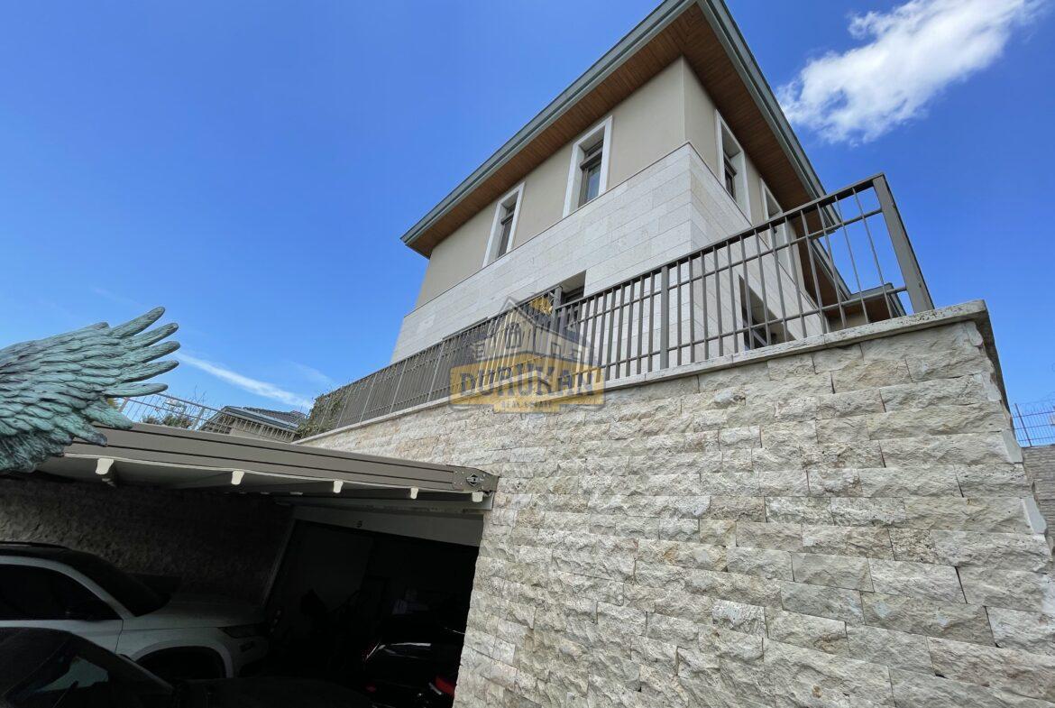 Zekeriyaköy Satılık 6+1 Lüks Villa