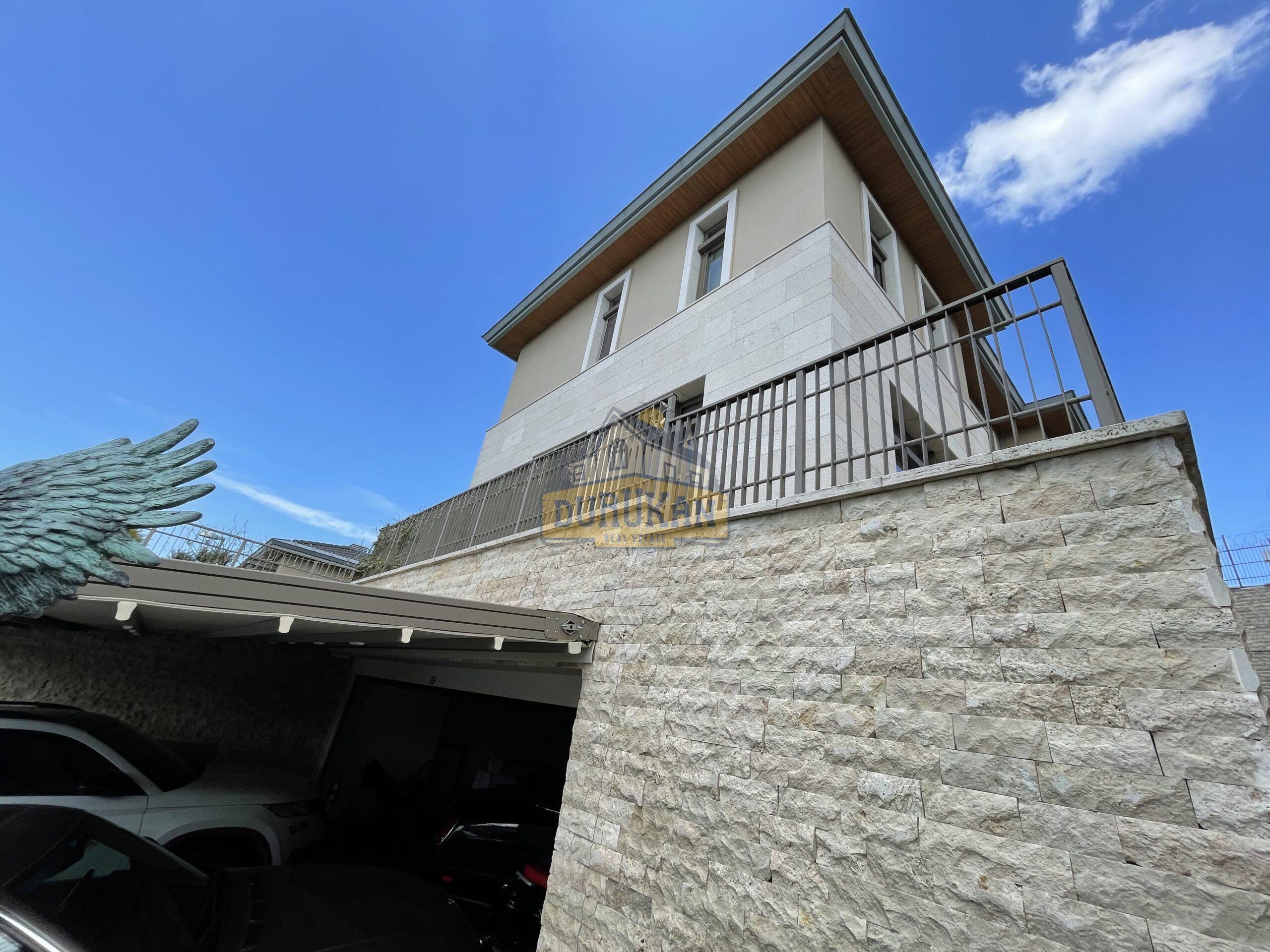 Zekeriyaköy Satılık 6+1 Lüks Villa