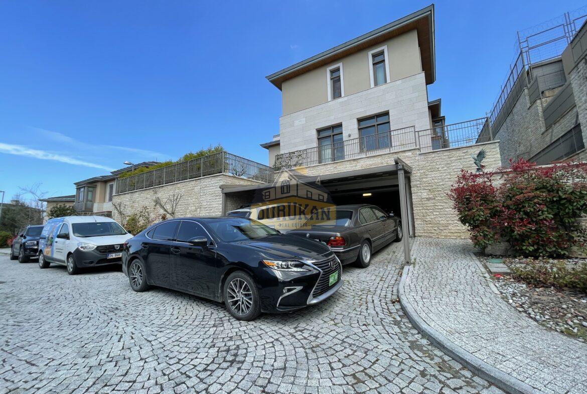 Zekeriyaköy Satılık 6+1 Lüks Villa