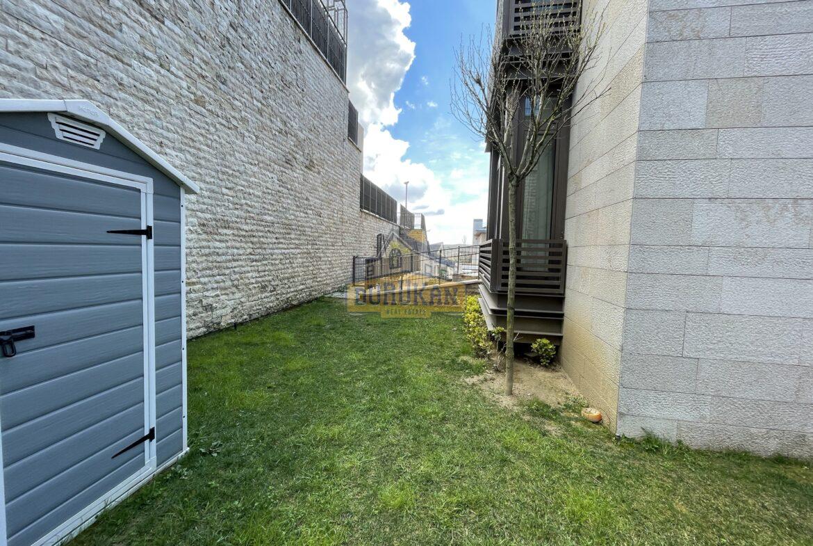 Zekeriyaköy Satılık 6+1 Lüks Villa