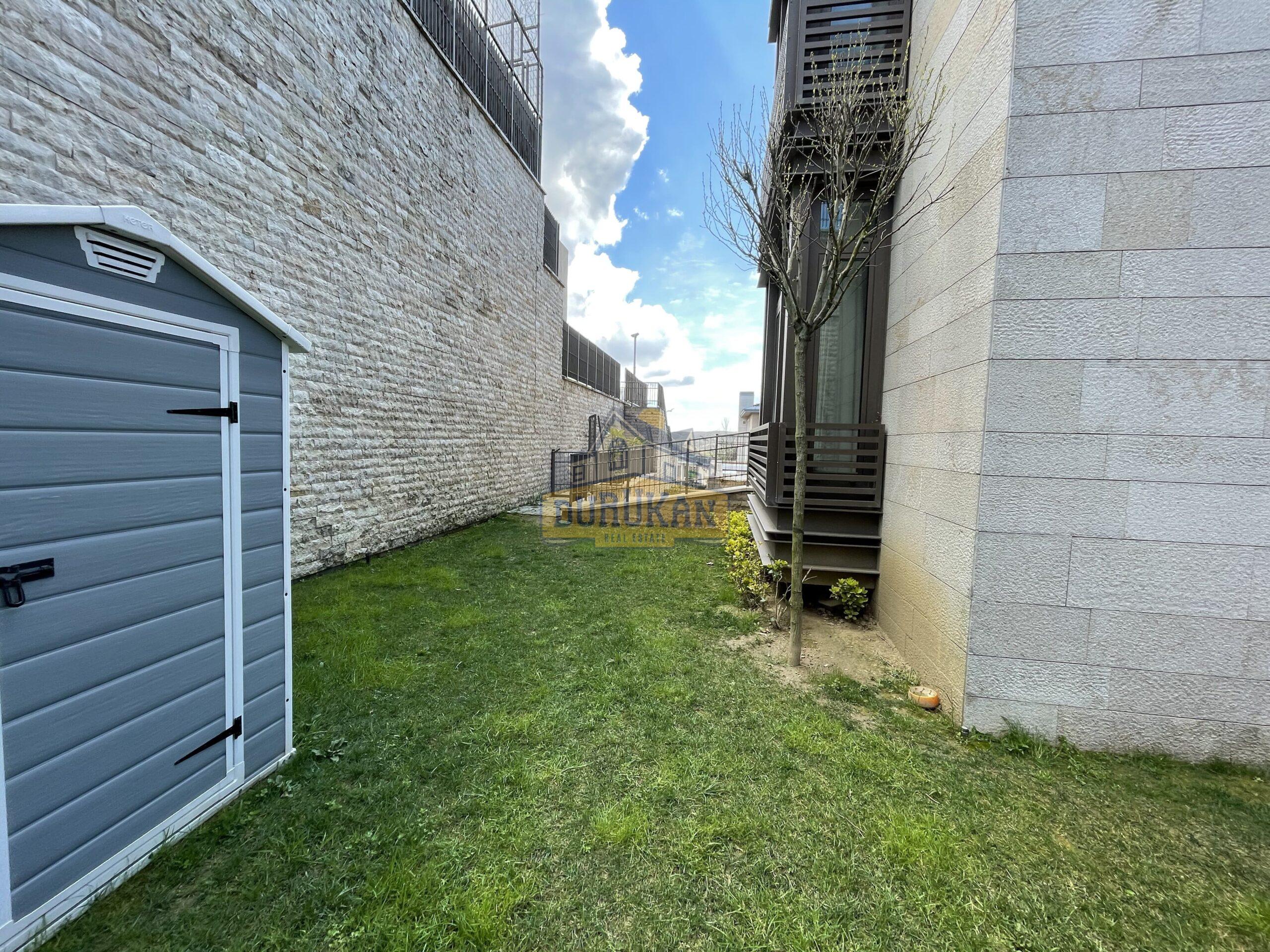 Zekeriyaköy Satılık 6+1 Lüks Villa