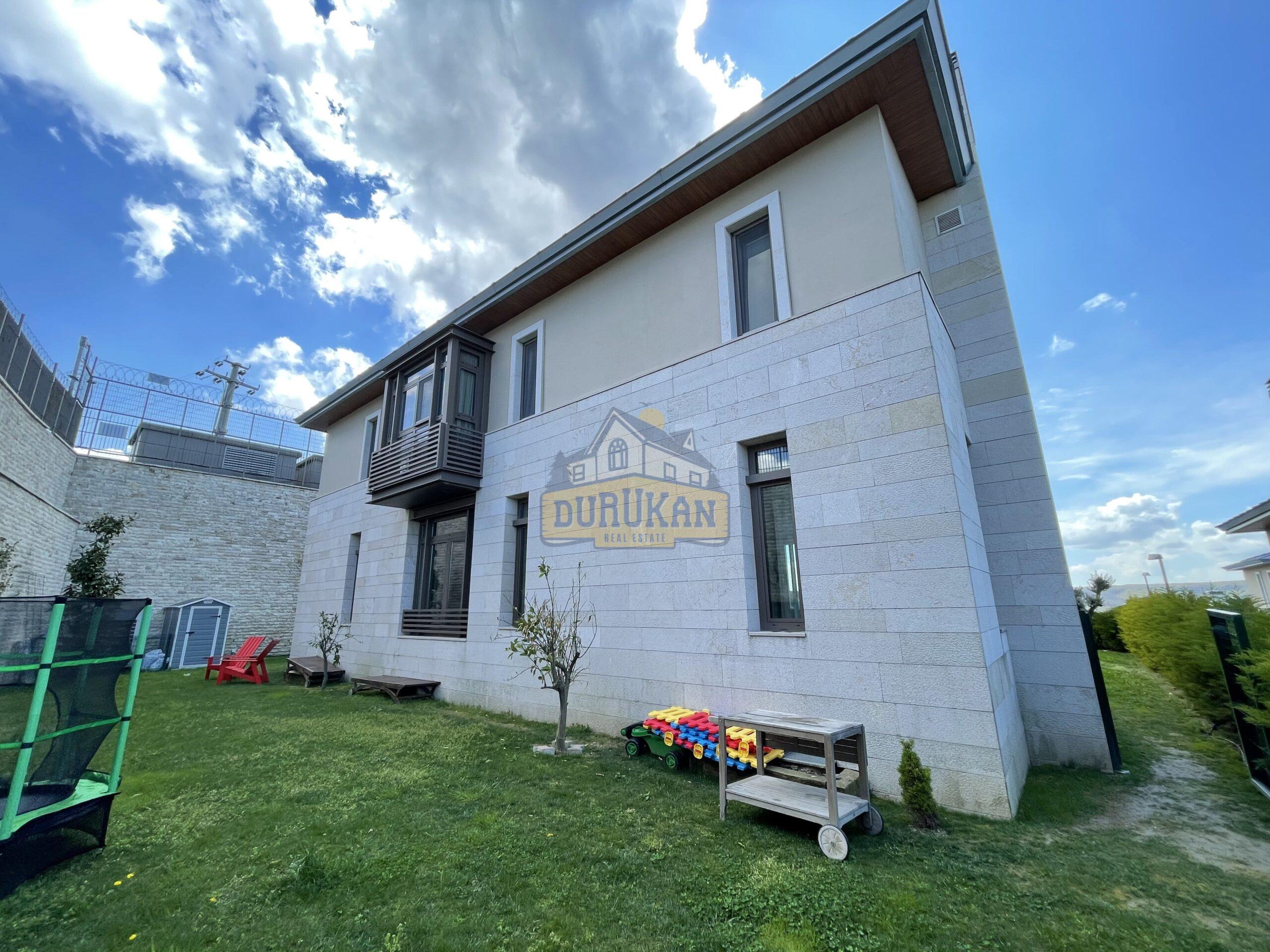 Zekeriyaköy Satılık 6+1 Lüks Villa