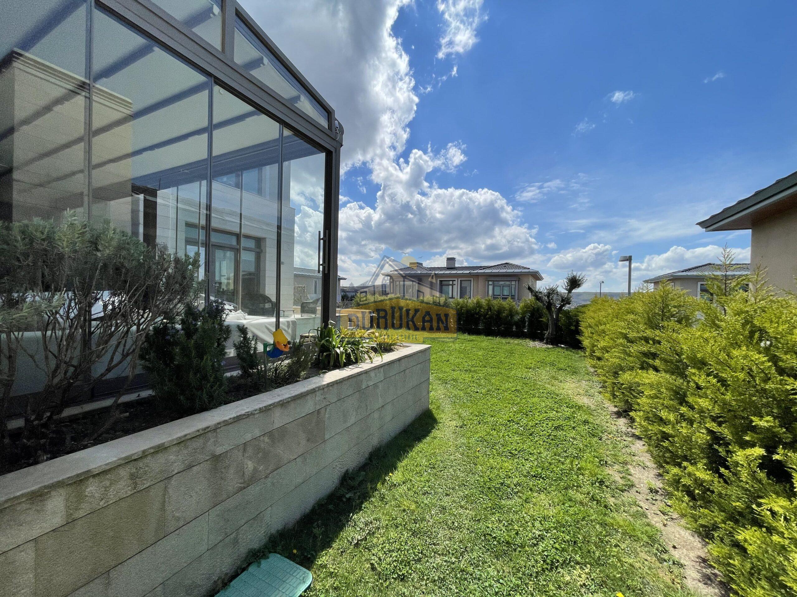 Zekeriyaköy Satılık 6+1 Lüks Villa