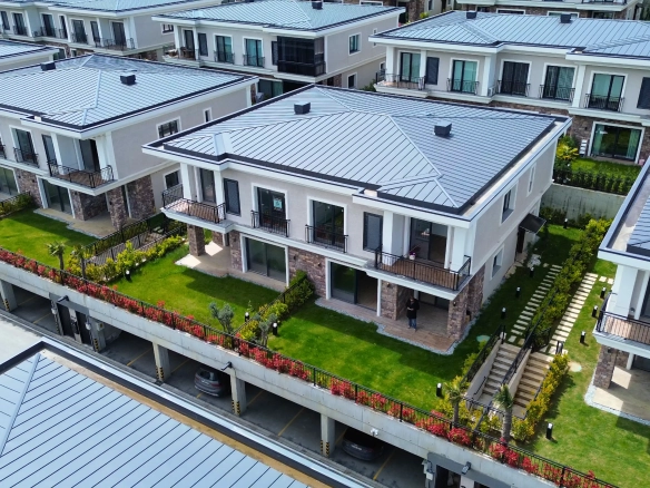Alya Bahçe Bahçeşehir villa modern mutfak ada tezgah ve tam ankastre ekipman