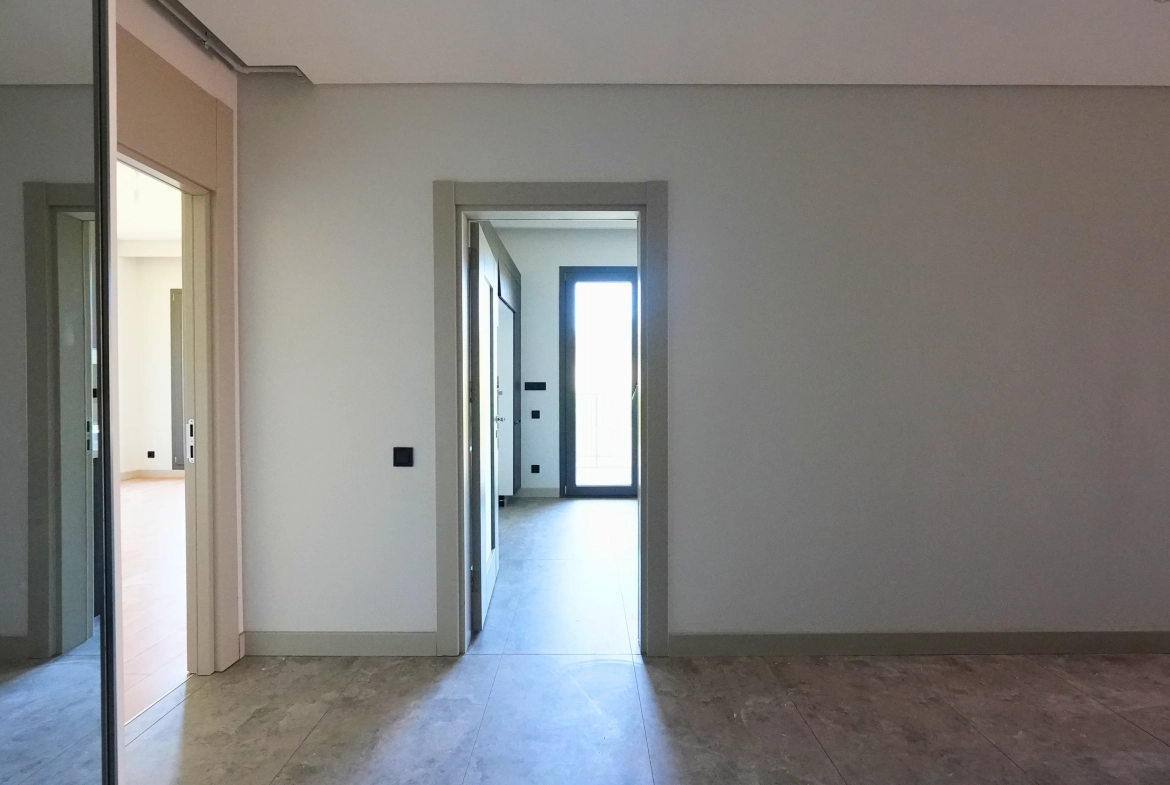 cinarkoy-3-1-satilik-daire-salon-hol-gecis