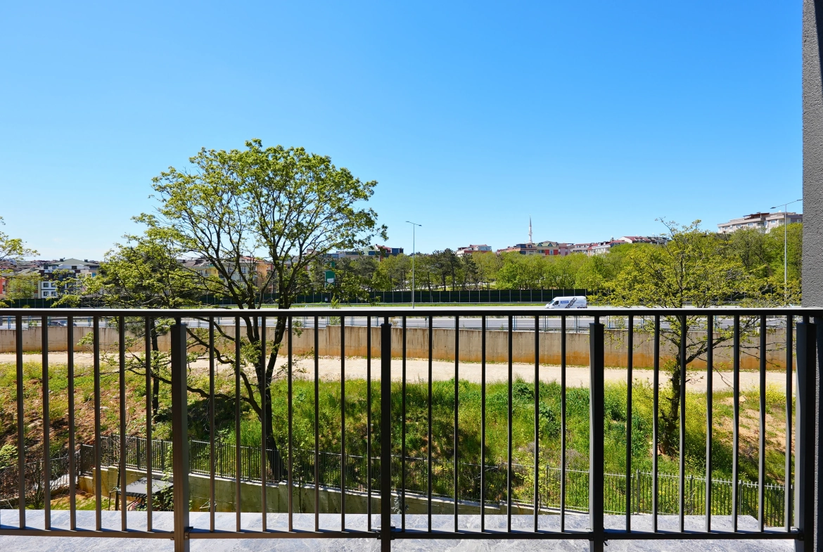 Çınarköy 3+1 satılık daire – balkon yesil manzara 1
