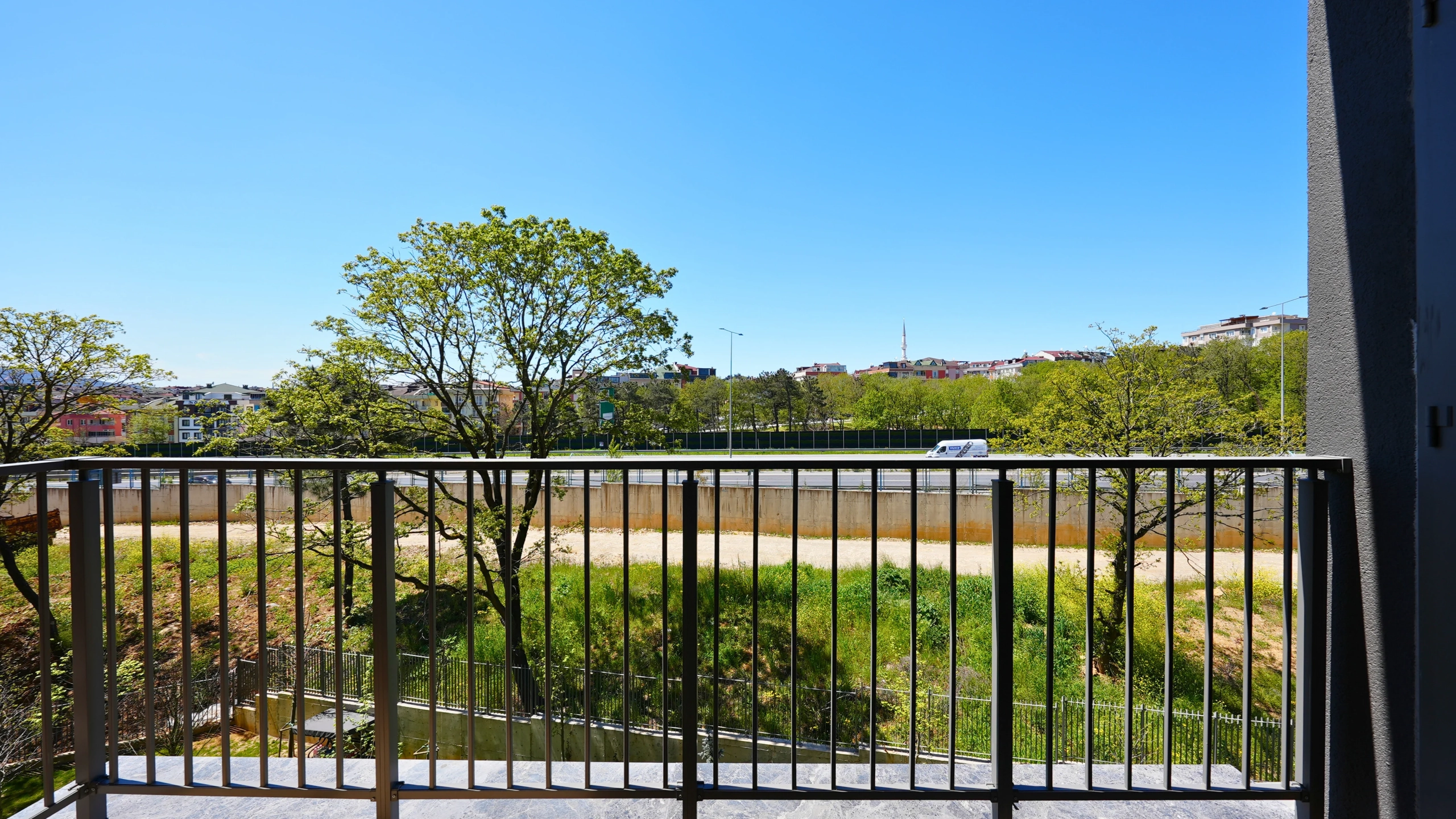 Çınarköy 3+1 satılık daire – balkon yesil manzara 1