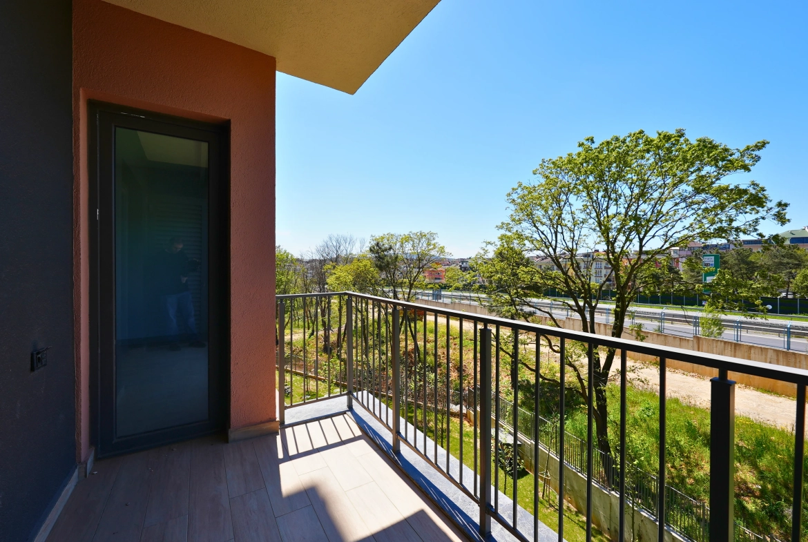Çınarköy 3+1 satılık daire – balkon yesil manzara 2