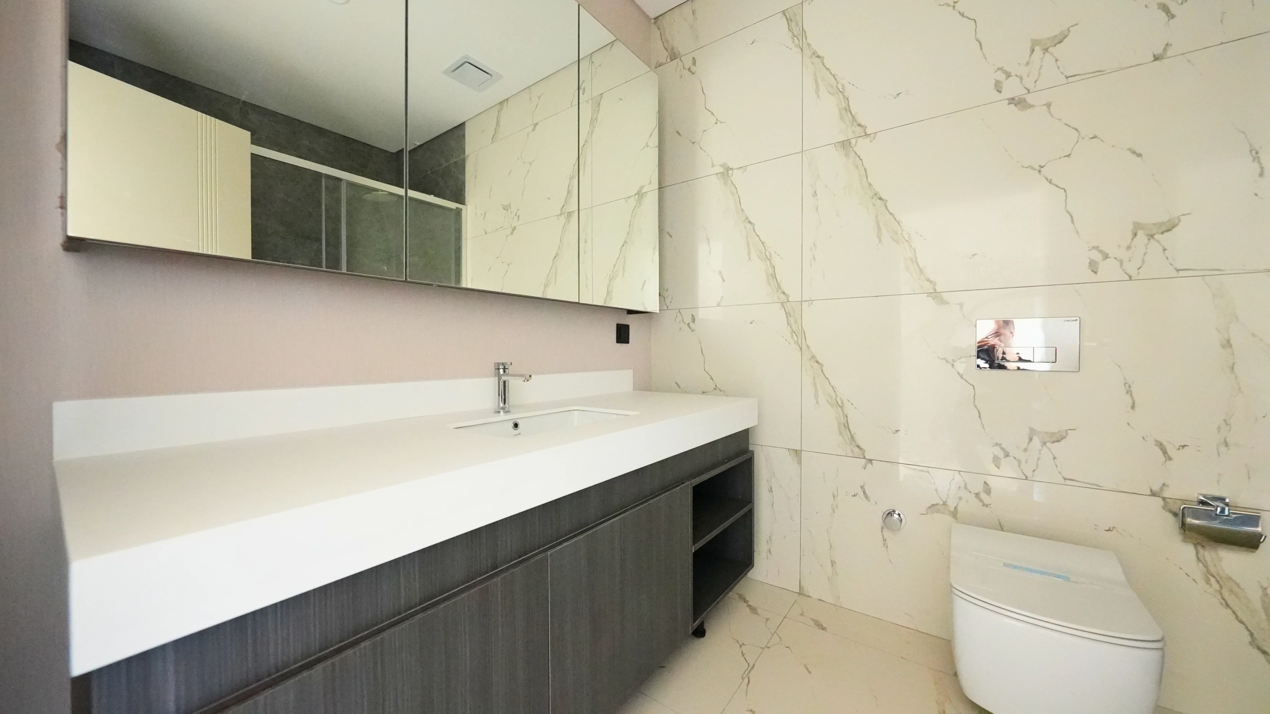 Çınarköy 3+1 satılık daire – banyo beyaz mermer