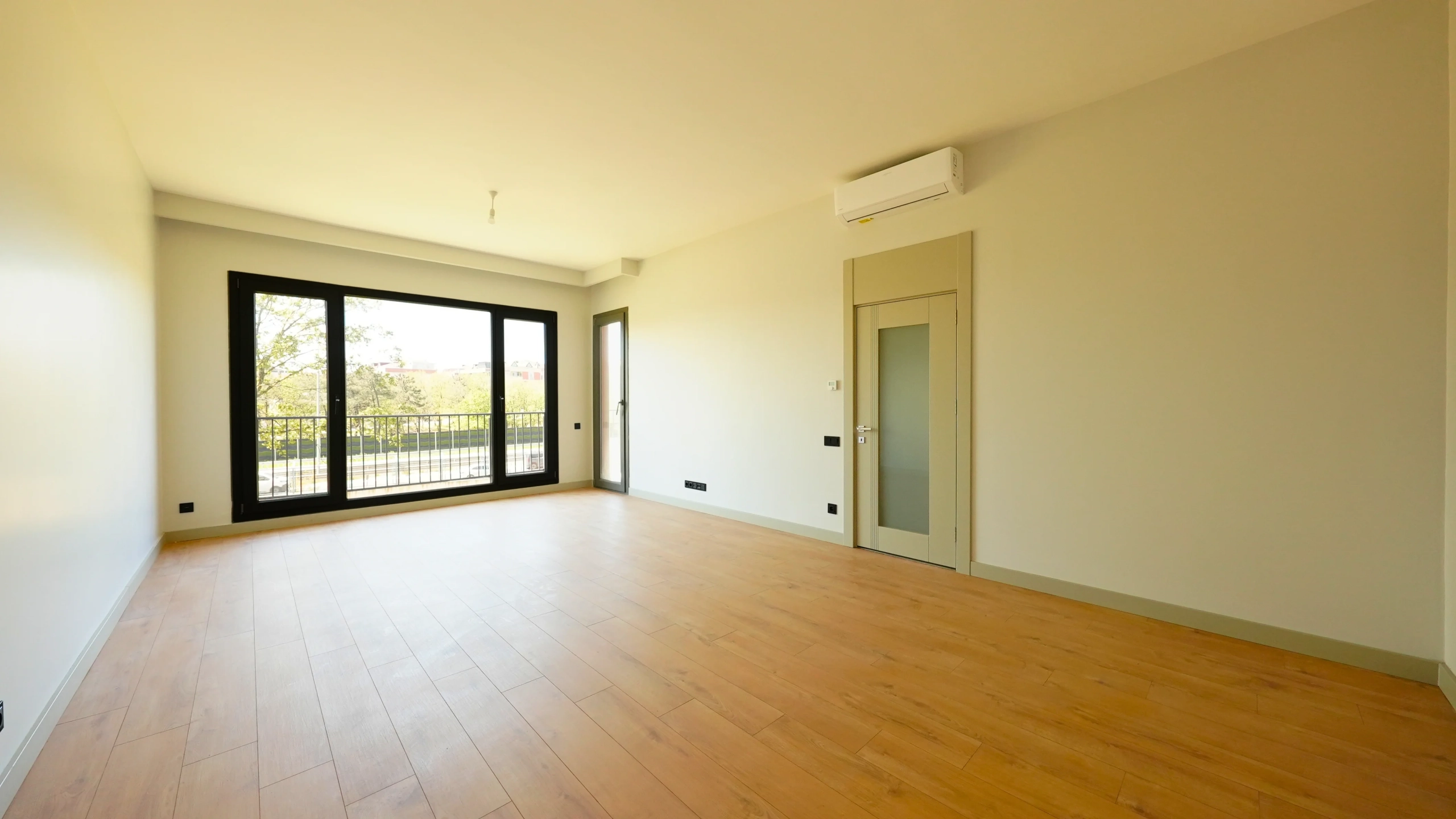 Çınarköy 3+1 satılık daire – salon 1 klima balkon