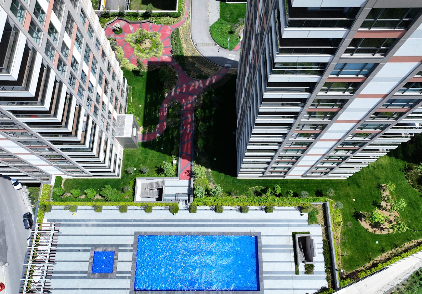 Ağaoğlu Çekmeköy Park bloklar arası havuz ve peyzaj