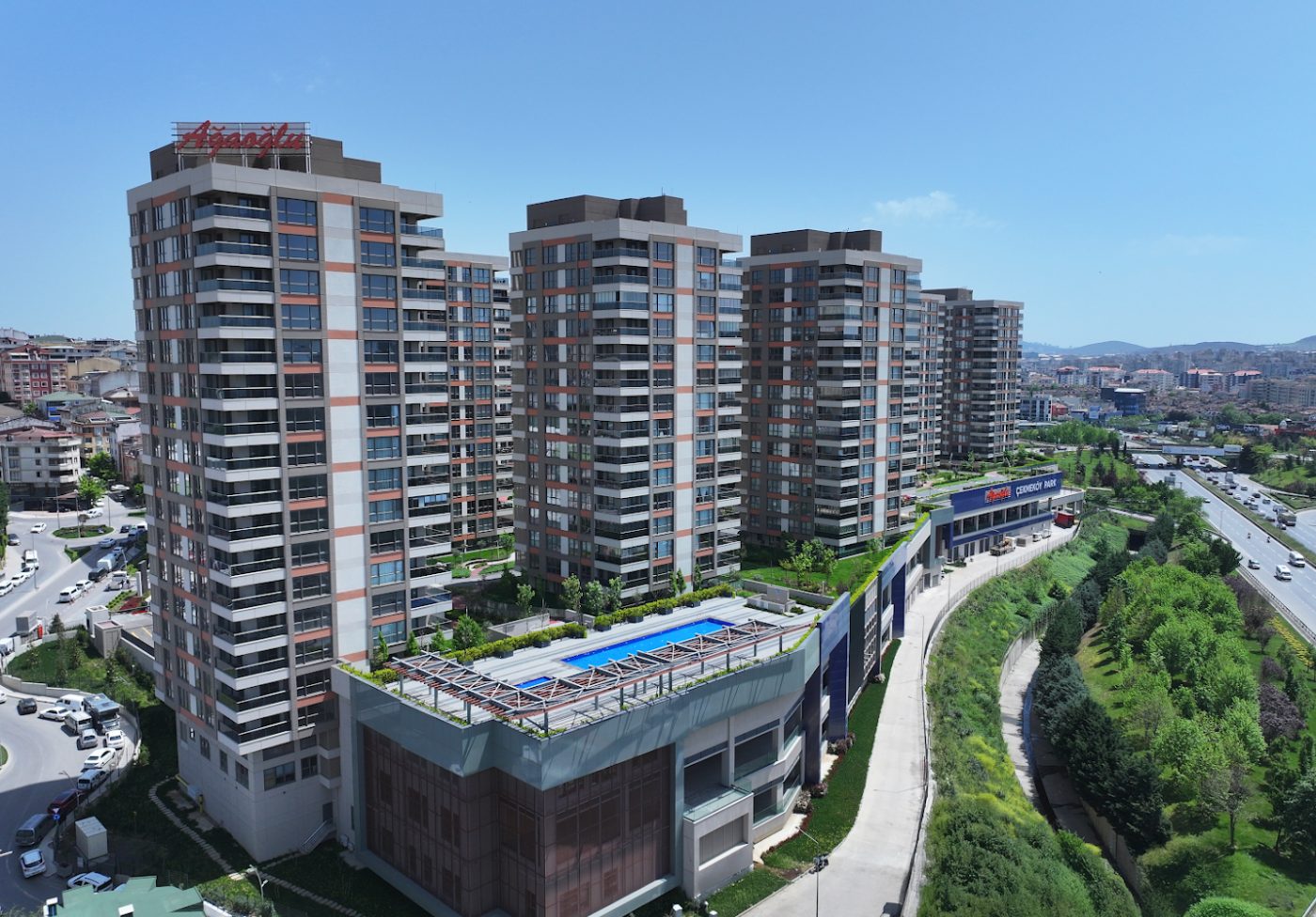 Ağaoğlu Çekmeköy Park konut blokları ve açık havuz